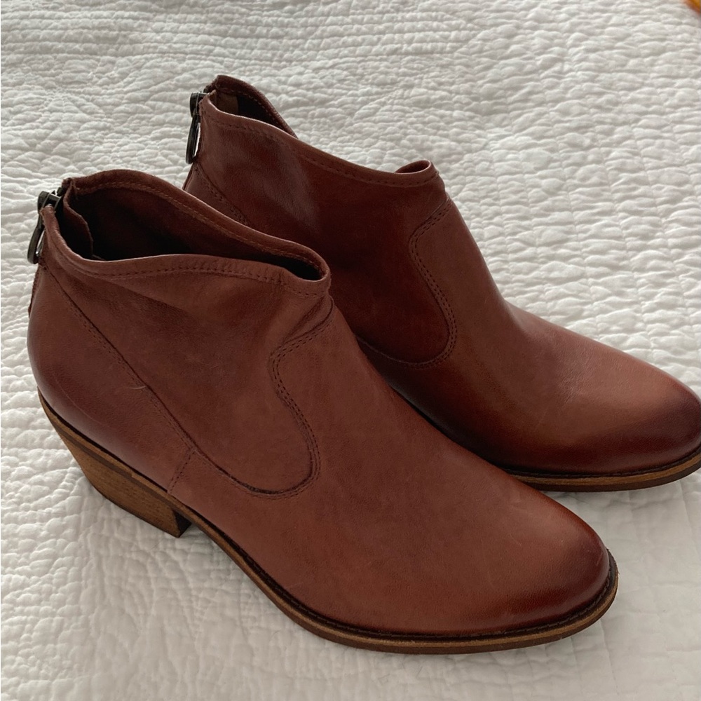 Sofft leather booties.  Size 10M. New!